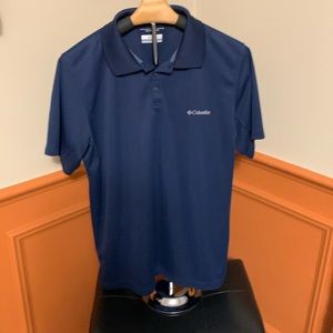 Columbia OmniShade Mens Medium Polo/ Golf Shirt. Navy Blue